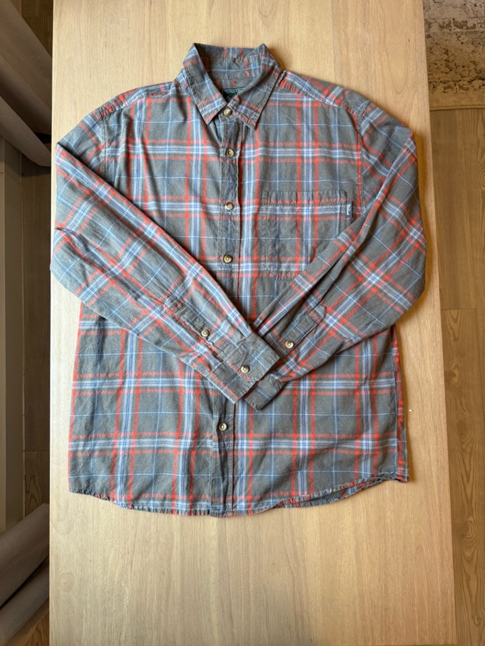 Woolrich Men's Gray Plaid Button-Up Shirt with Red Size Medium